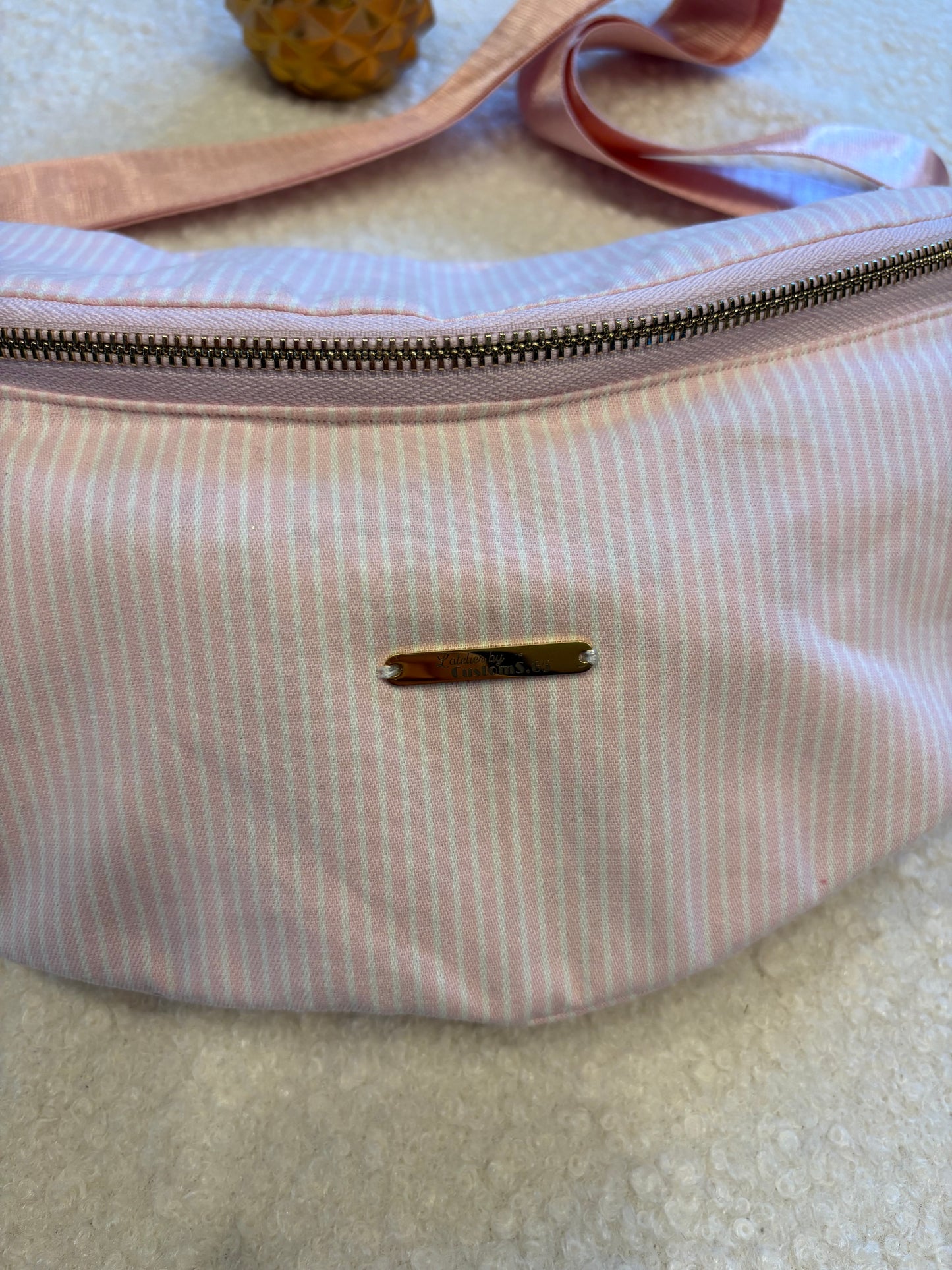 Sac banane XXL coton rayé blanc et rose sangle unie rose