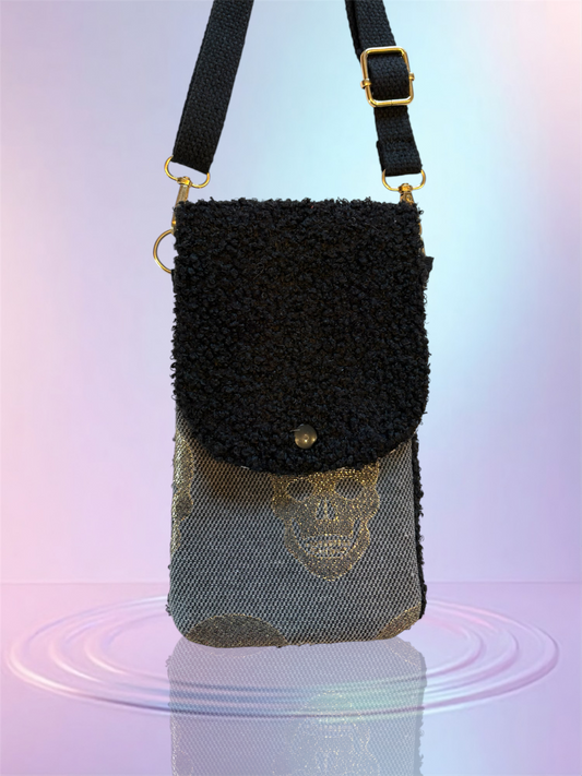 Pochette téléphone rabat moumoute noir intérieur tête de mort sangle tissu noire