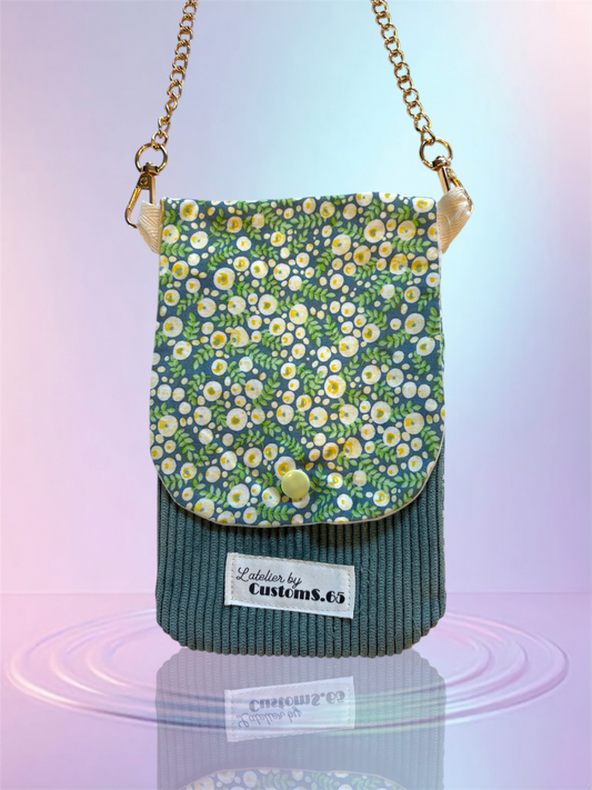 Pochette téléphone rabat fleuri vert intérieur velour côtelé vert sangle métal doré