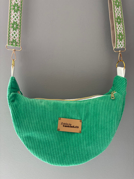 Sac demi-lune velour côtelé vert sangle verte/blanche