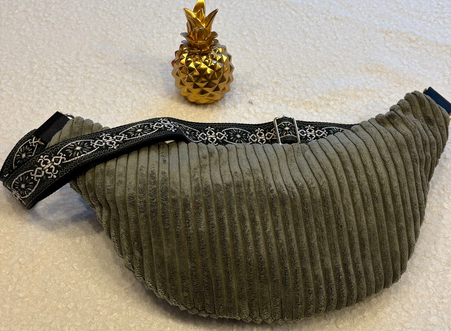 Sac banane XXL velour côtelé (large côte) kaki sangle noire/kaki