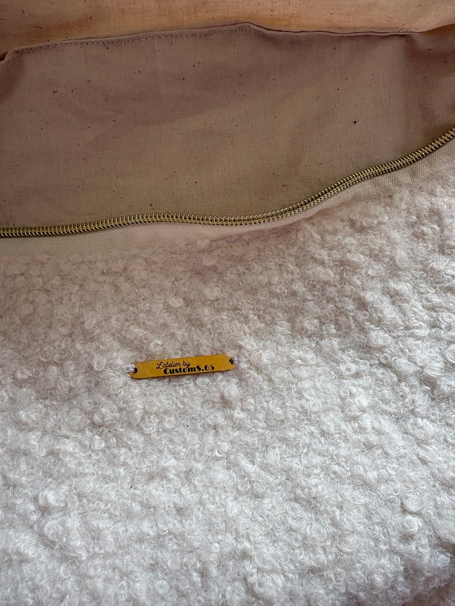Sac banane XXL moumoute blanche sangle beige/dorée