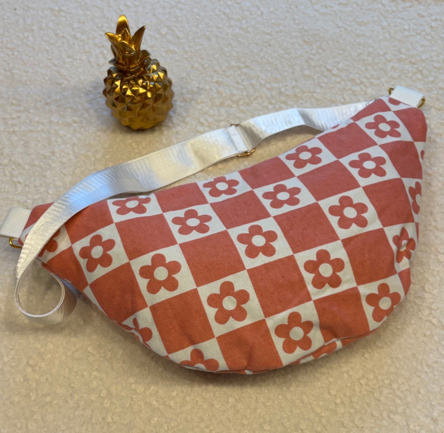 Sac banane XXL tissu sweat rouge et blanche a fleur sangle unie blanche
