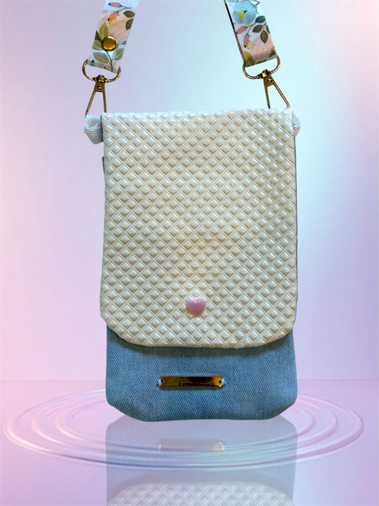 Pochette téléphone rabat blanc à relief intérieur jean sangle tissu fleuri