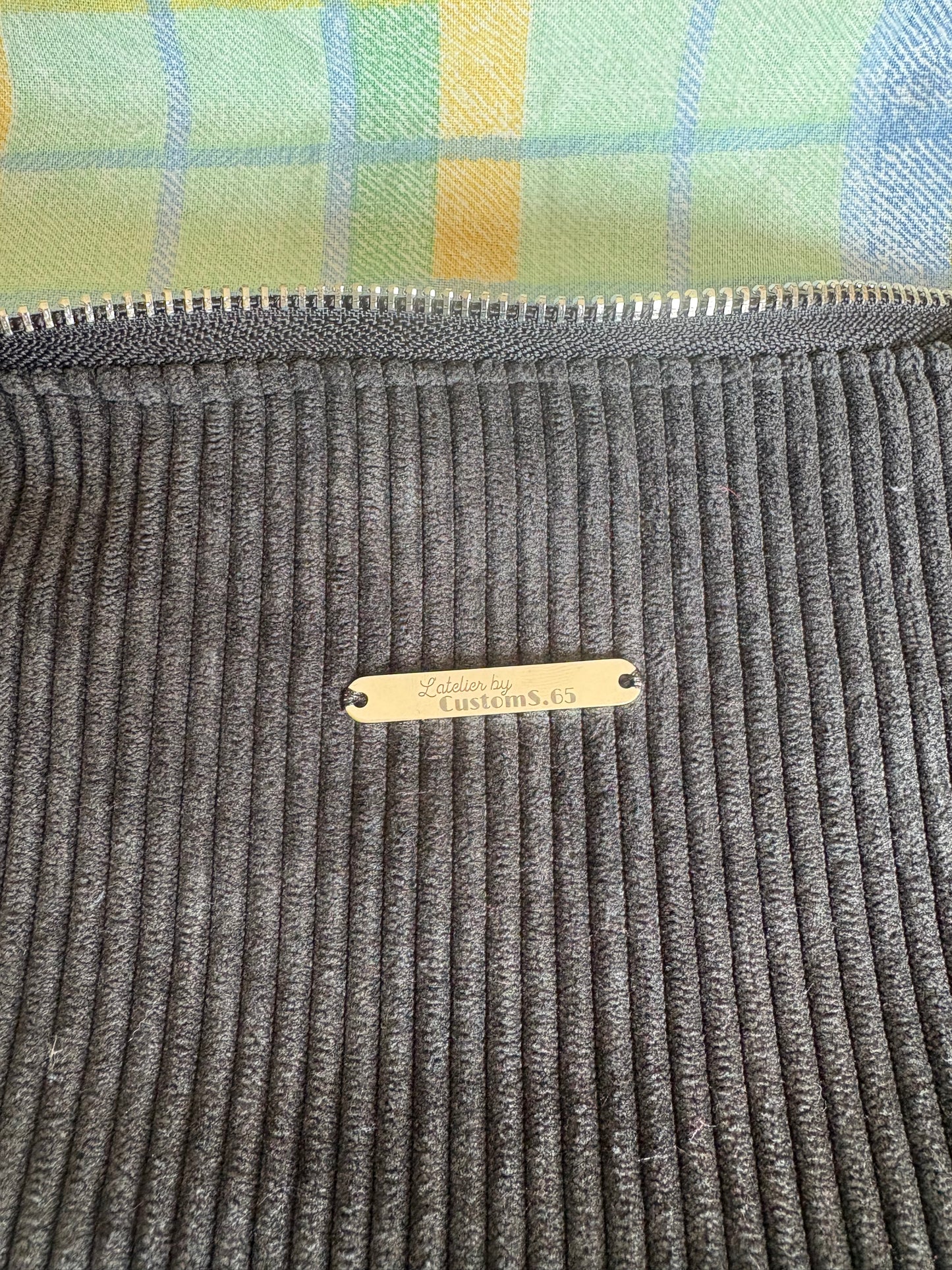 Sac banane XXL velour fine côte noire capot argentée sangle fleurie