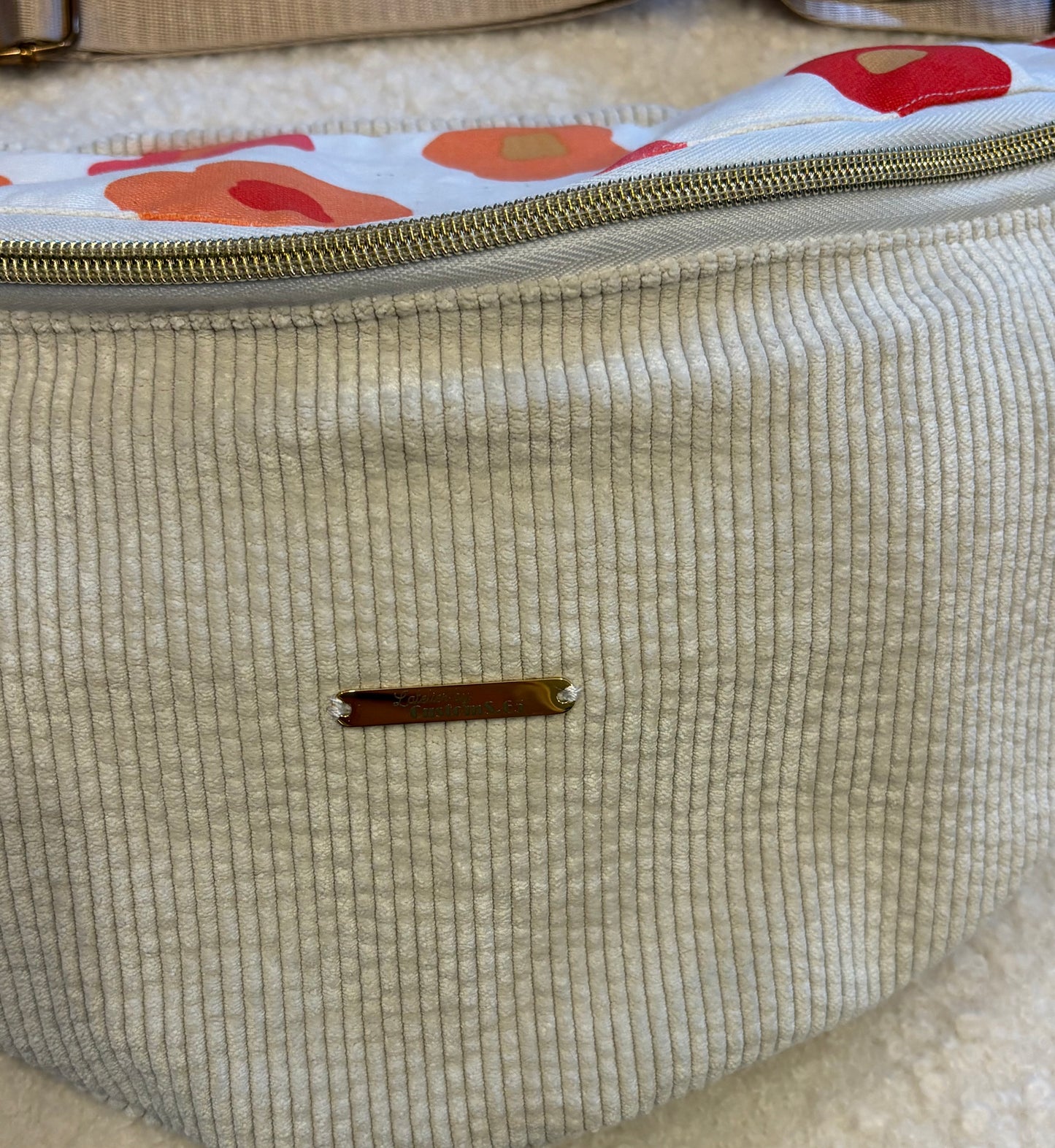 Sac banane XXL velour côtelé (fine côte) écru capot fleuri sangle unie écru