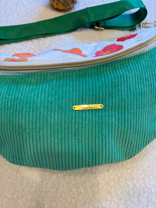 Sac banane XXL velour côtelé (fine côte) vert capot fleuri sangle unie verte