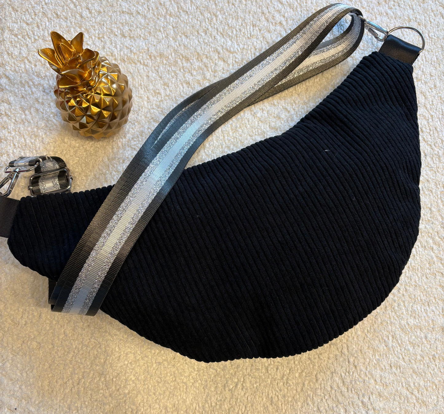 Sac banane fine côte noire capot argenté sangle noir/argent