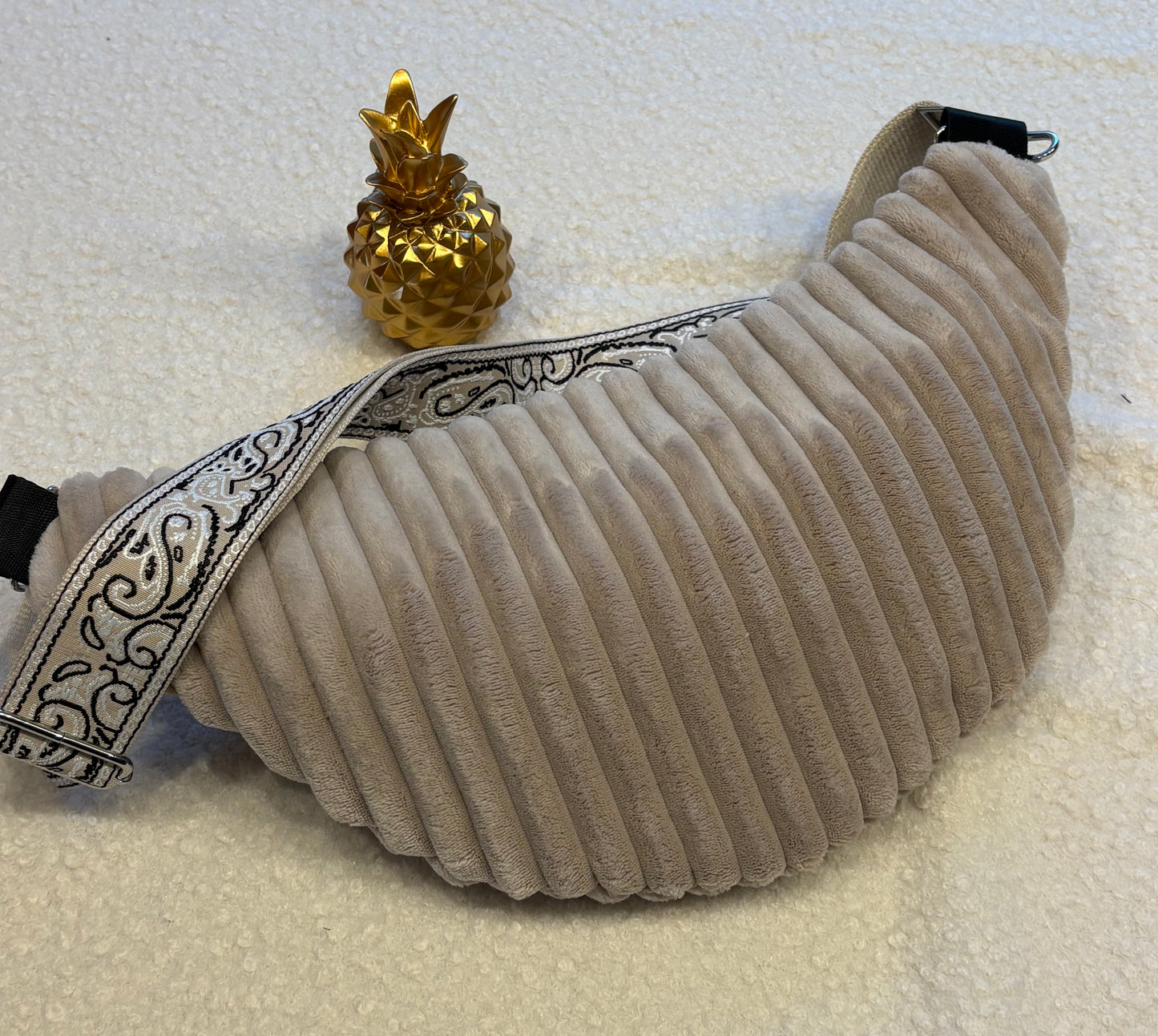 Sac banane XXL velour côtelé (trés large côte) beige sangle noire/beige