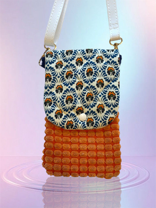 Pochette téléphone rabat fleuri intérieur orange sangle tissu blanc