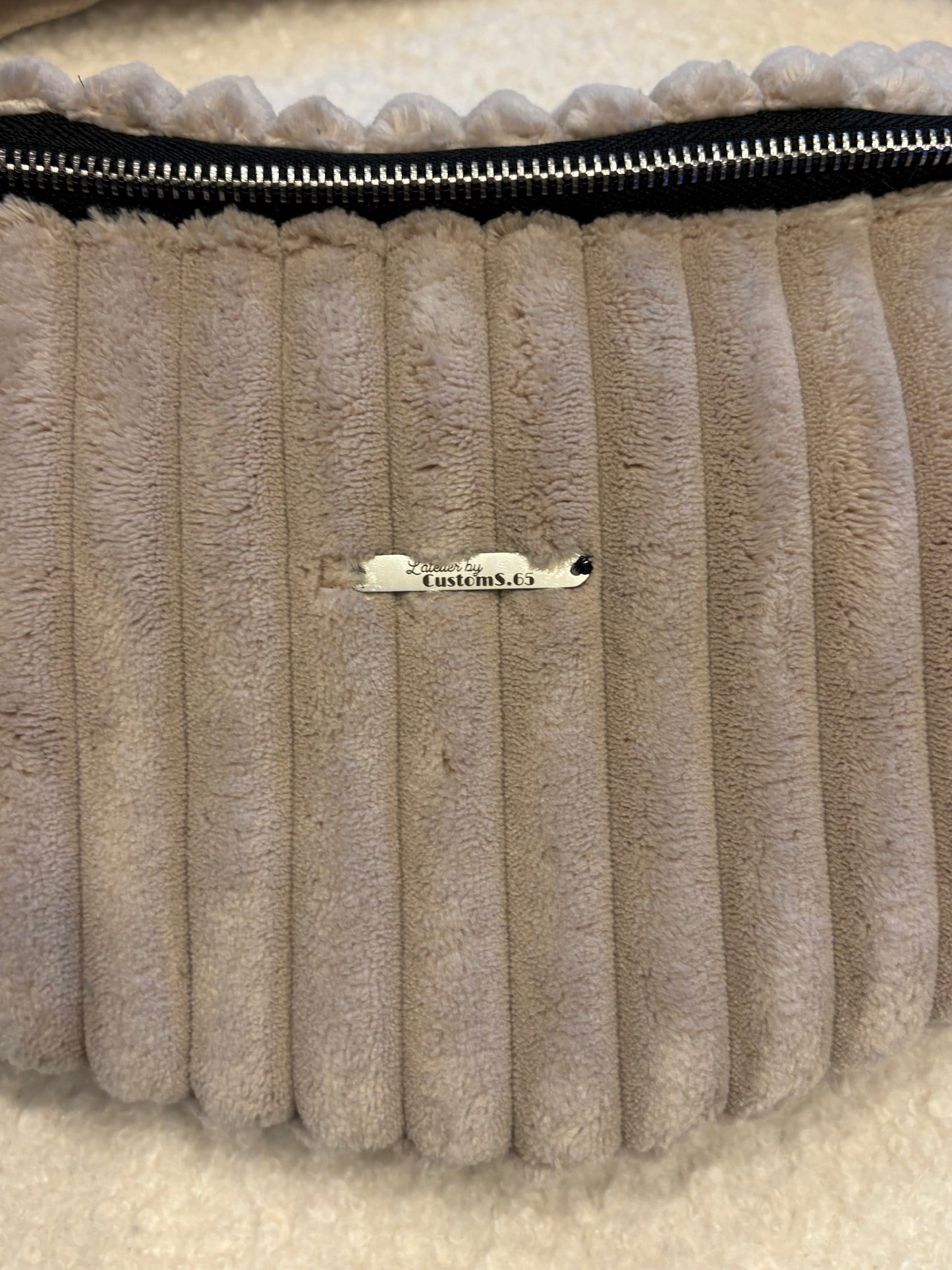 Sac banane XXL velour côtelé (trés large côte) beige sangle noire/beige