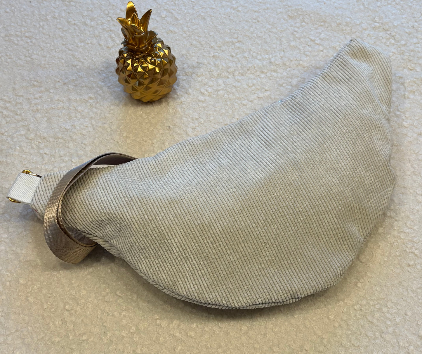 Sac banane XXL velour côtelé (fine côte) écru capot fleuri sangle unie écru