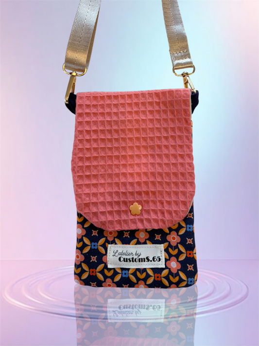 Pochette téléphone rabat nid d'abeille rose intérieur fleuri sangle tissu écru