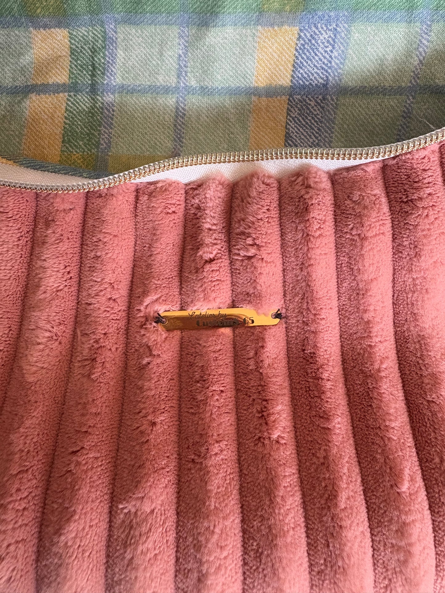 Sac banane XXL velour trés grosse côte rose pâle sangle coeur rose et blanche