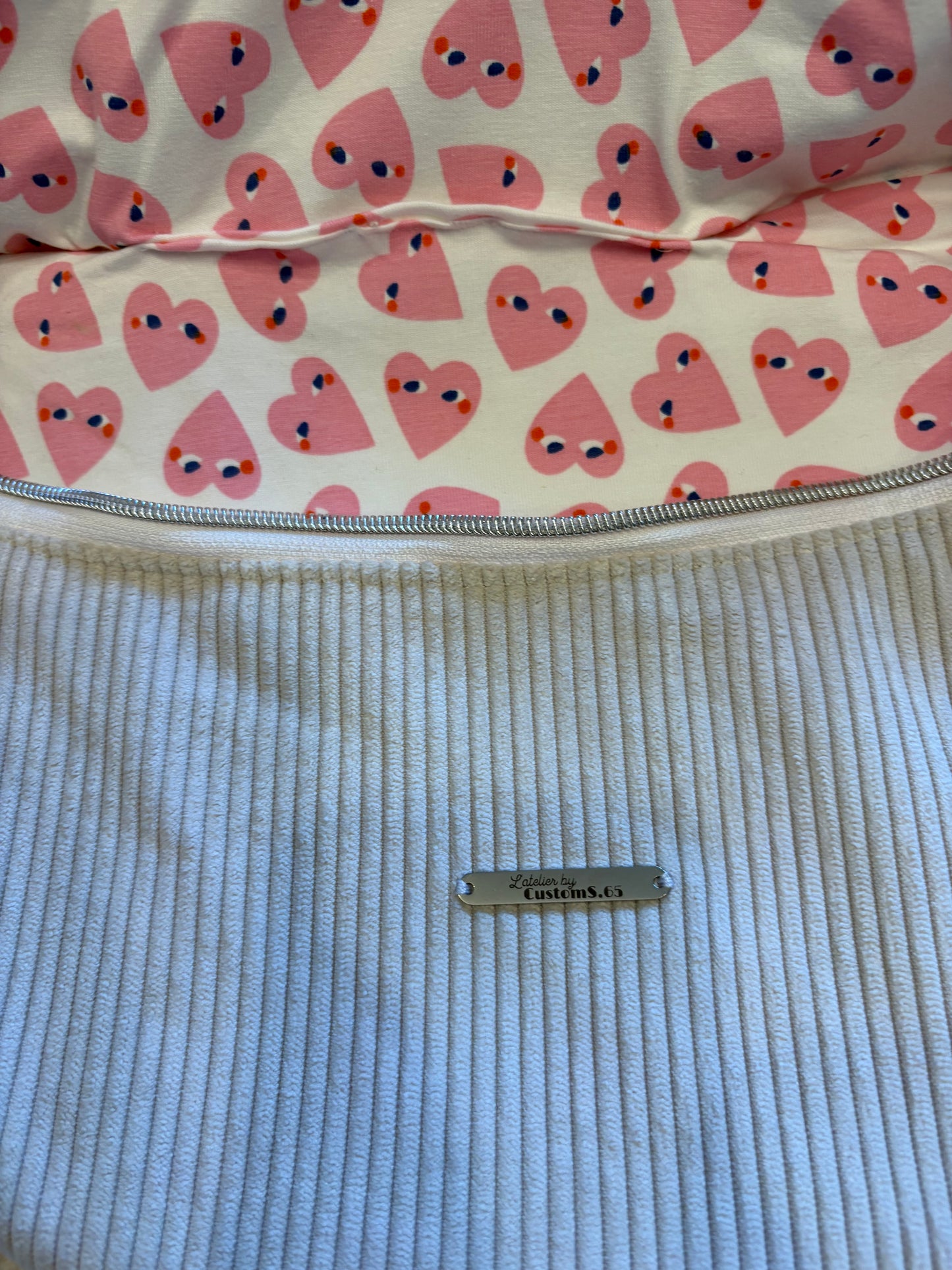Sac banane XXL velour côtelé (fine côte) écru capot simili cuir argenté sangle unie argentée