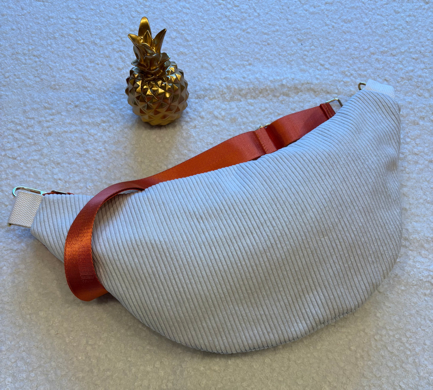 Sac banane XXL velour côtelé (fine côte) écru capot fleuri rouge orangé sangle uni orange