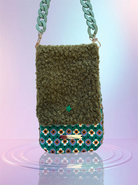 Pochette téléphone rabat moumoute kaki intérieur fleuri sangle verte