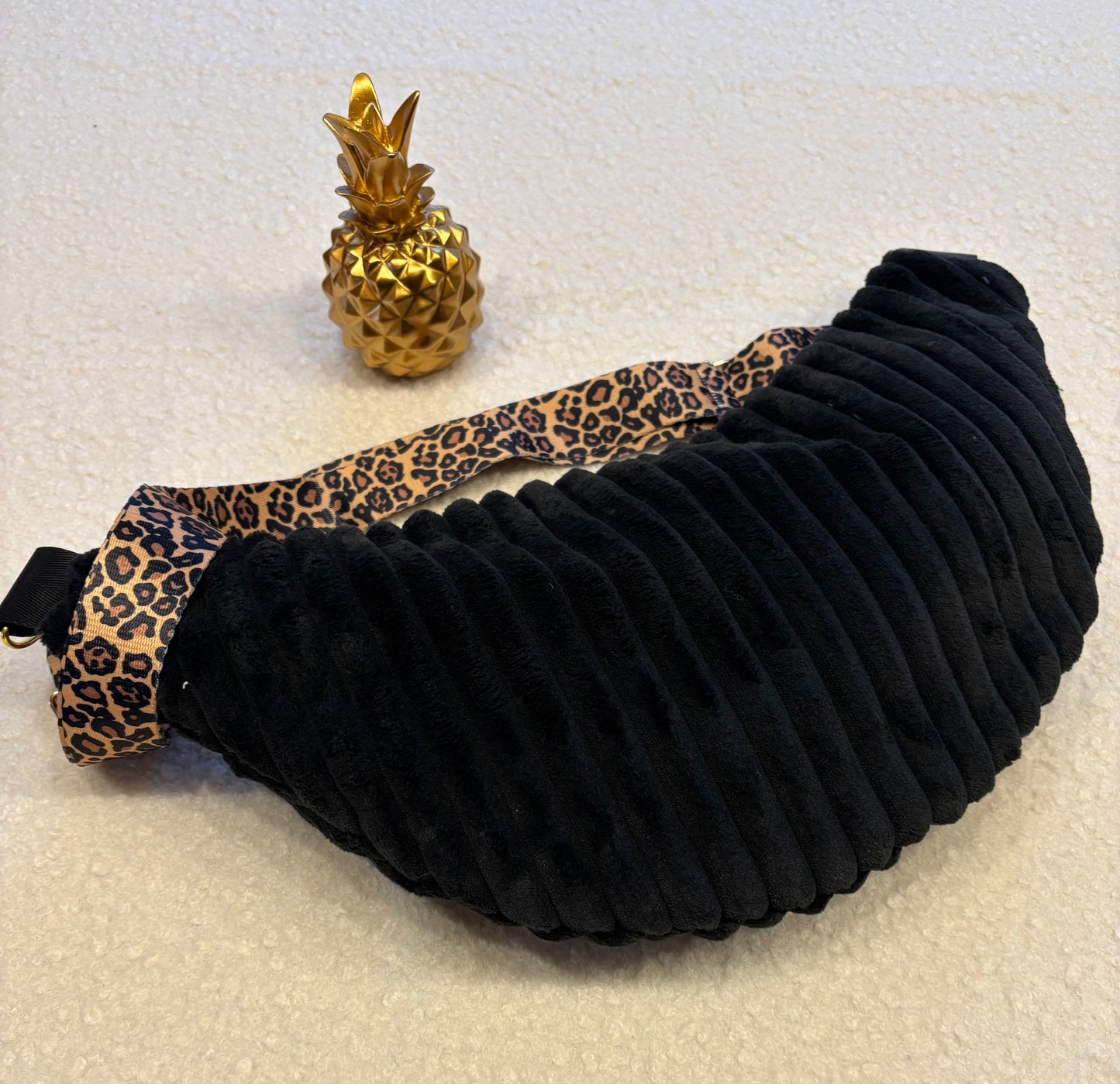 Sac banane XXL velour côtelé (trés large côte) noir sangle léaopard