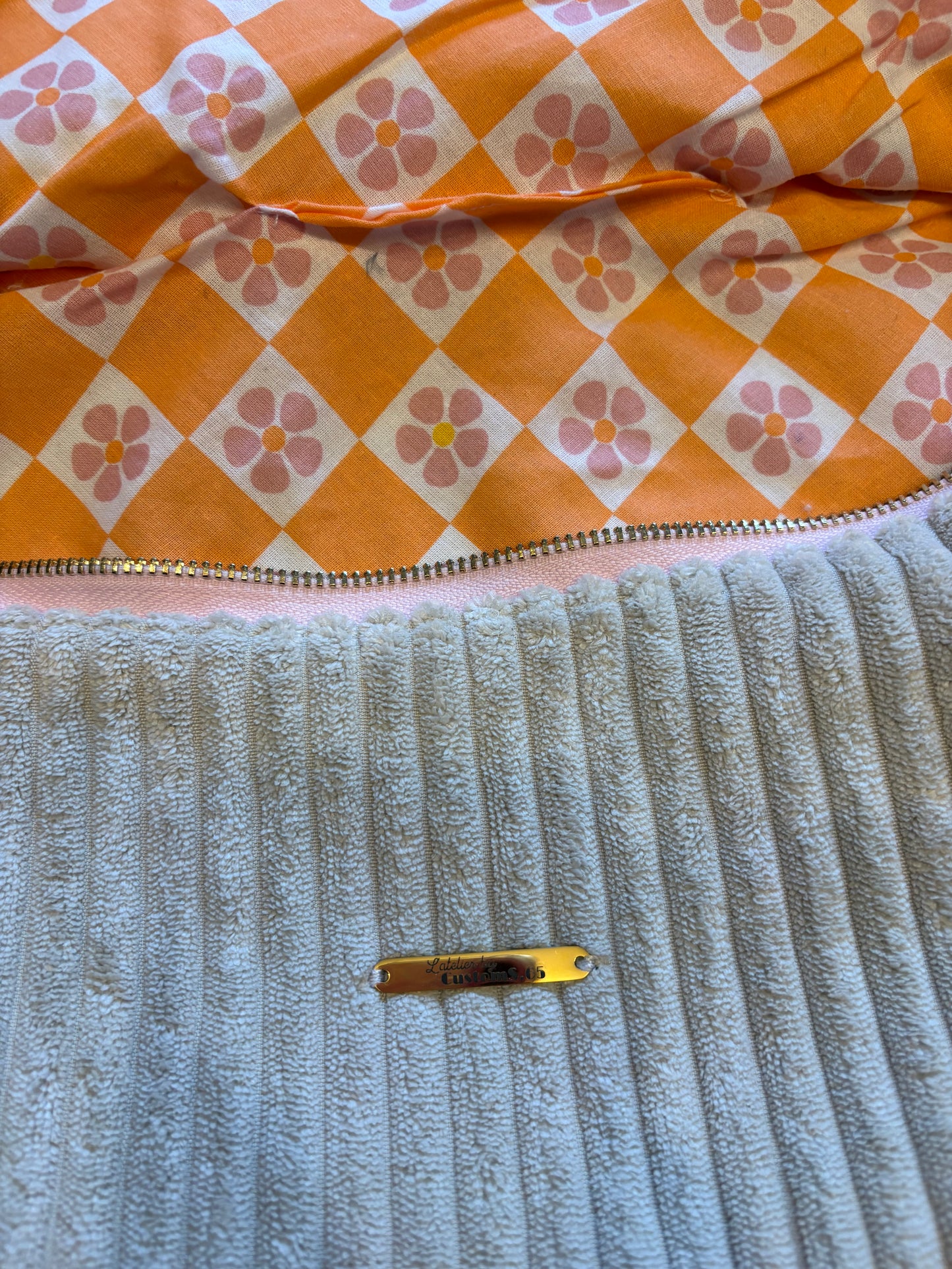 Sac banane XXL velour côtelé (large côte) écru fermeture rose sangle fleurie écru