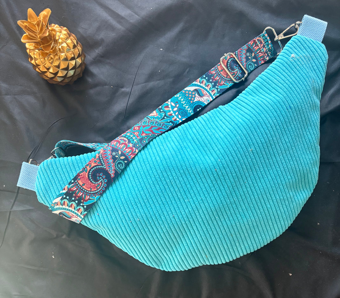 Sac banane XXL velour côtelé bleu ciel