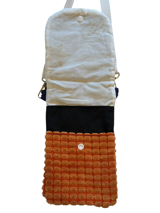Pochette téléphone rabat fleuri intérieur orange sangle tissu blanc