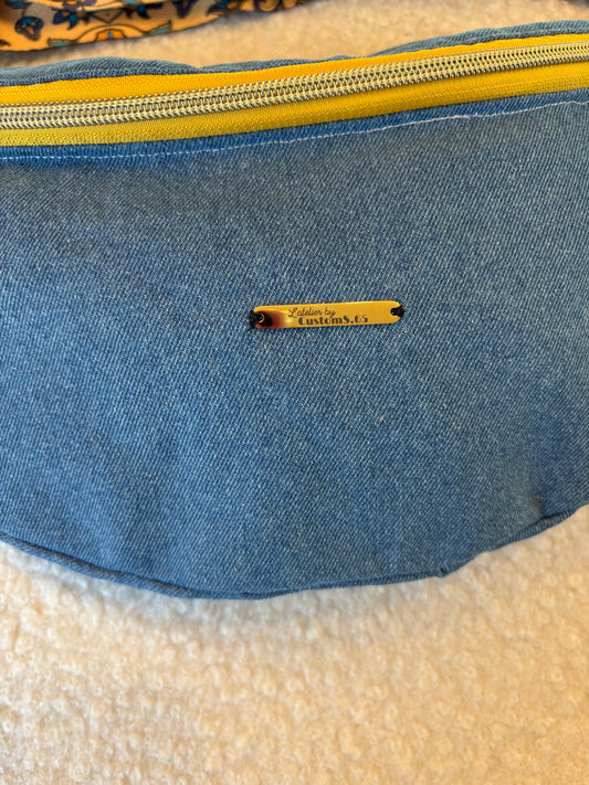 Sac banane XXL jean foncé fermeture jaune sangle fleurie jaune