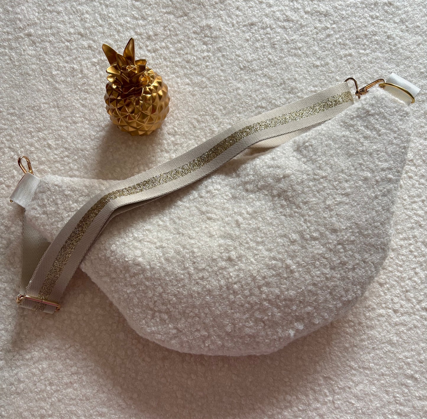 Sac banane XXL moumoute blanche sangle beige/dorée