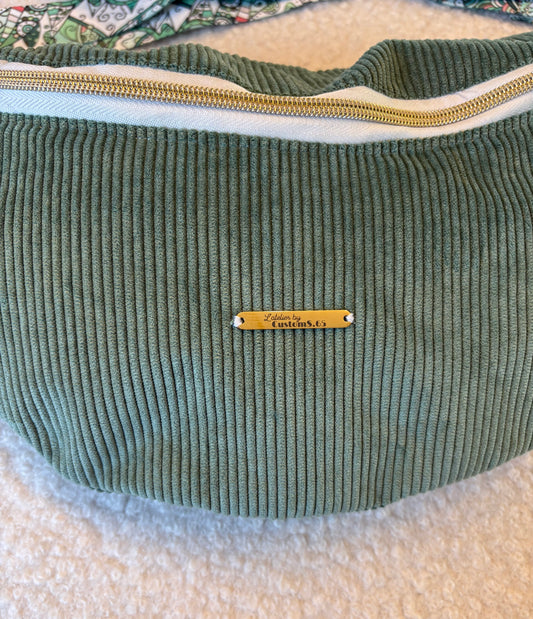 Sac banane XXL velour côtelé (fine côte) vert d'eau sangle verte/blanche