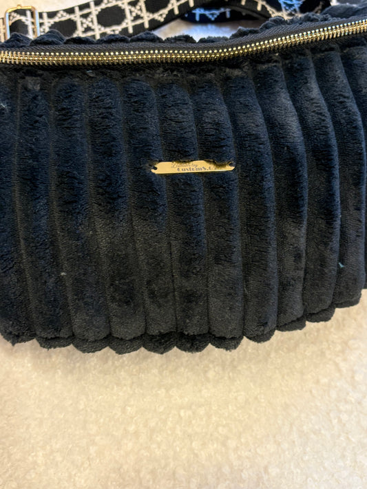 Sac banane XXL velour côtelé (trés large côte) noir sangle géométrique noire/blanche