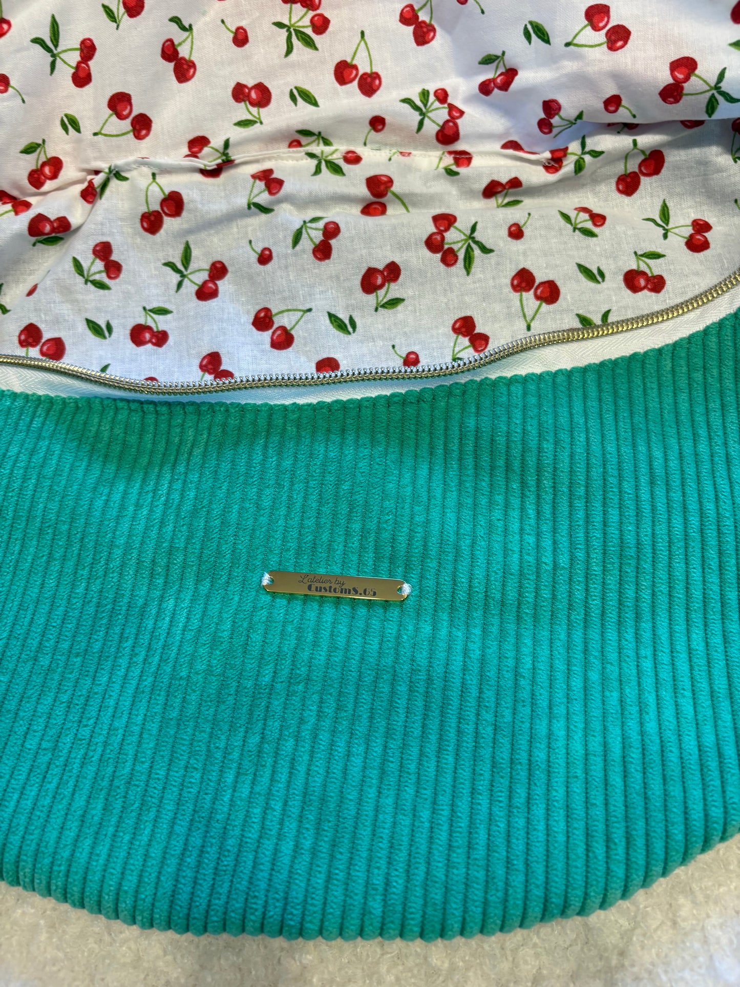Sac banane XXL velour côtelé (fine côte) vert capot fleuri sangle unie verte