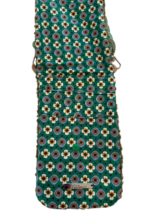 Pochette téléphone rabat moumoute kaki intérieur fleuri sangle verte