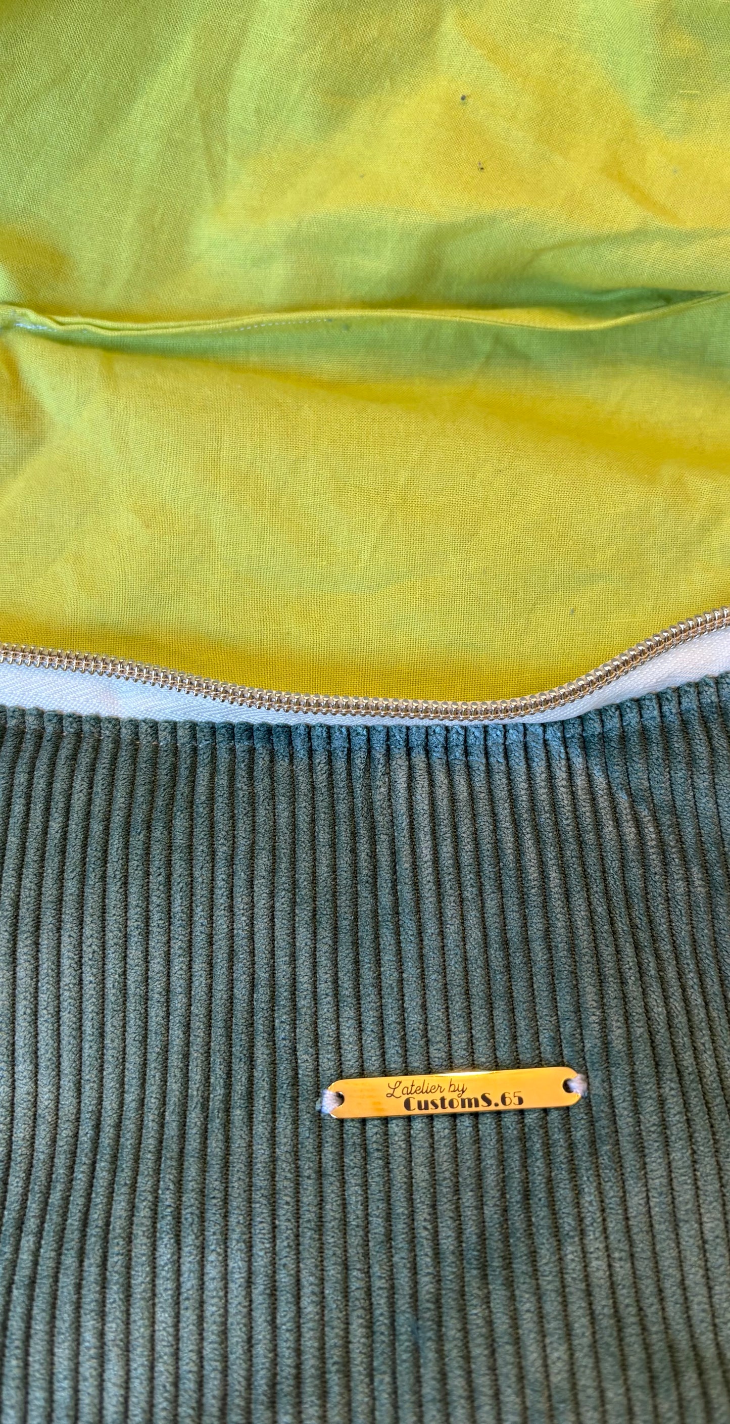 Sac banane XXL velour côtelé (fine côte) vert d'eau sangle verte/blanche