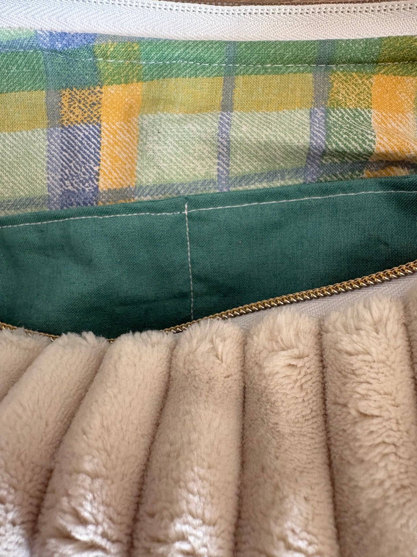 Sac demi-lune blanc cassé sangle dorée