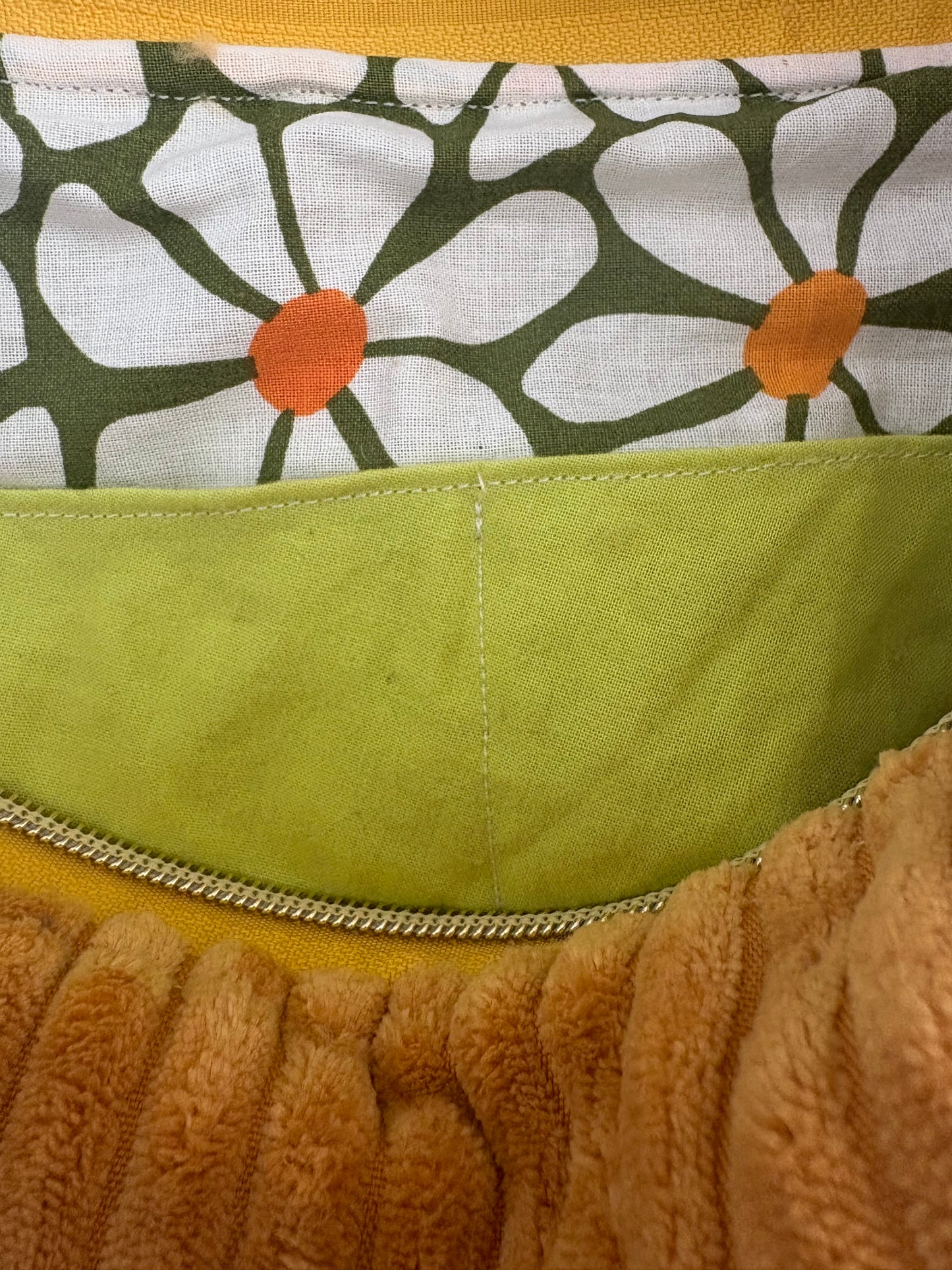 Sac demi-lune velour côtelé moutarde sangle assortie