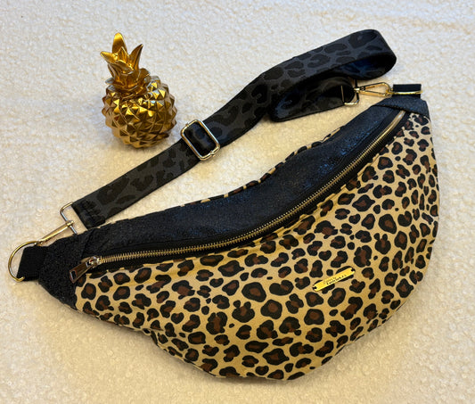 Sac banane XXL tissu sweat léopard capot simili cuir noire pailleté sangle léopard noire