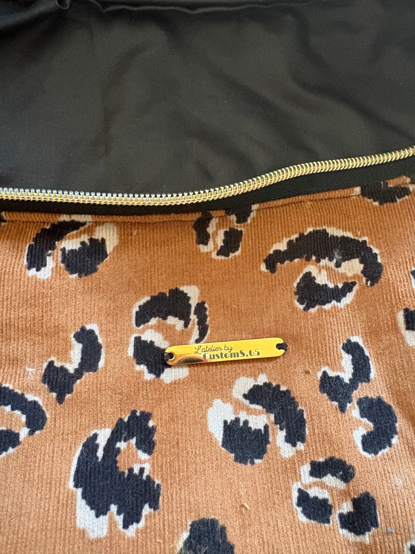 Sac banane XXL velour côtelé léopard capot noir pailleté sangle léopard
