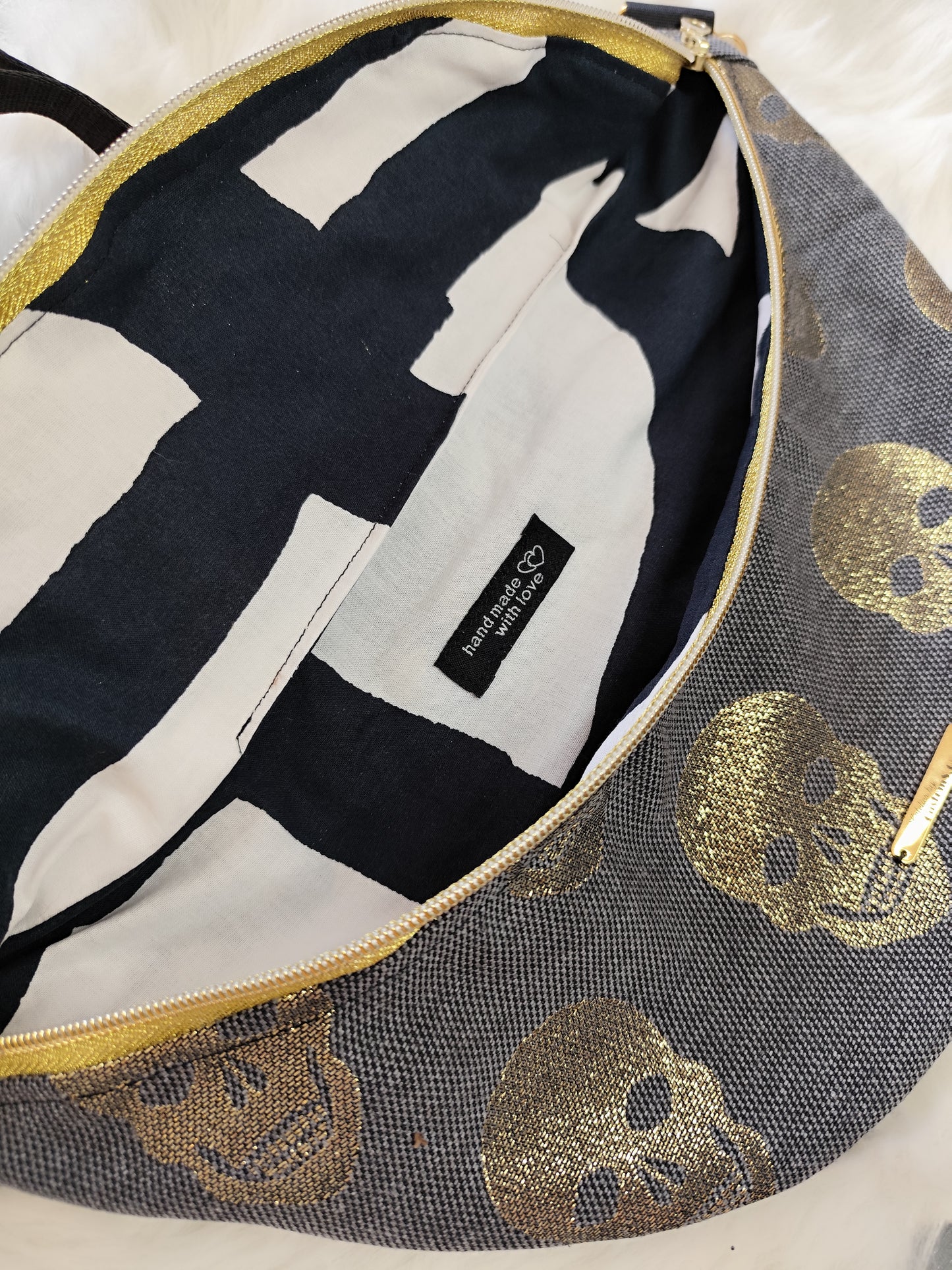 Sac banane grise motif skull or