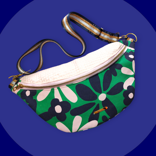 Sac banane motif fleuri vert bleu rose capot nid d'abeilles rose clair