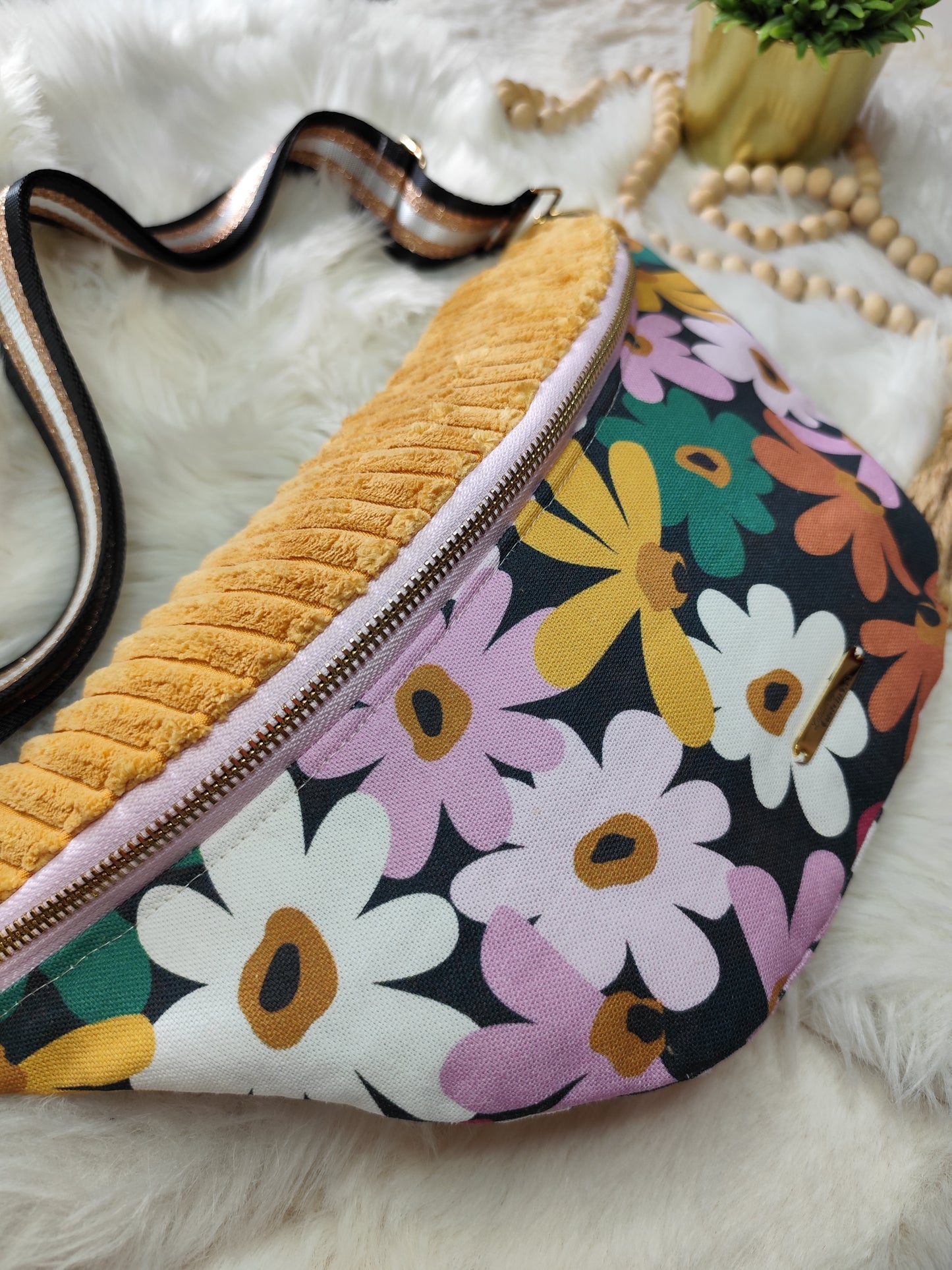 Sac banane motif fleur rétro capot velour côtelé jaune moutarde