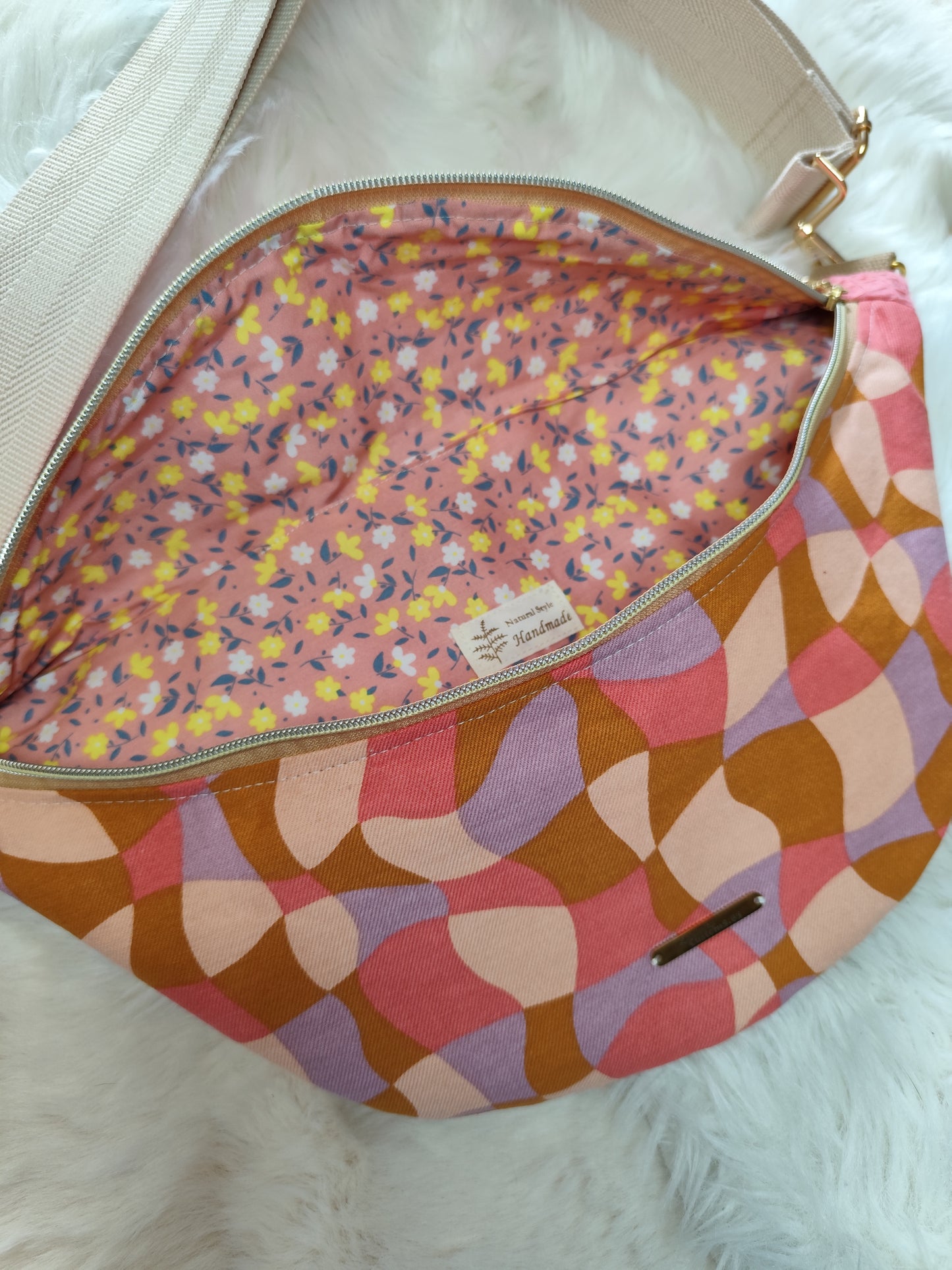 Sac banane motif géométrique capot nid d'abeilles rose corail