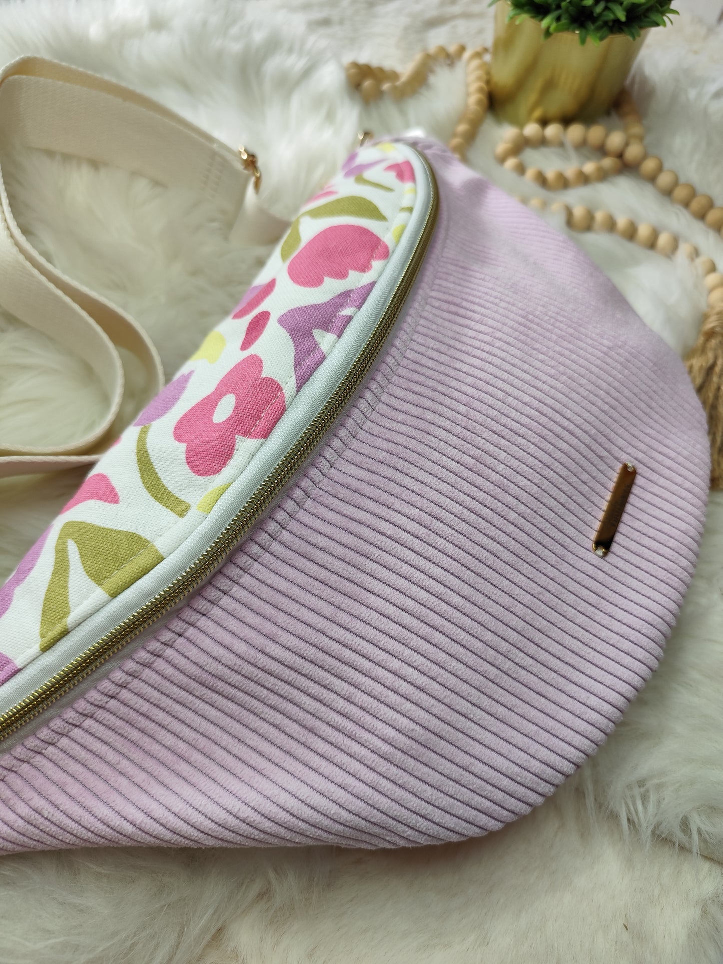 Sac banane velour côtelé parme capot fleuri