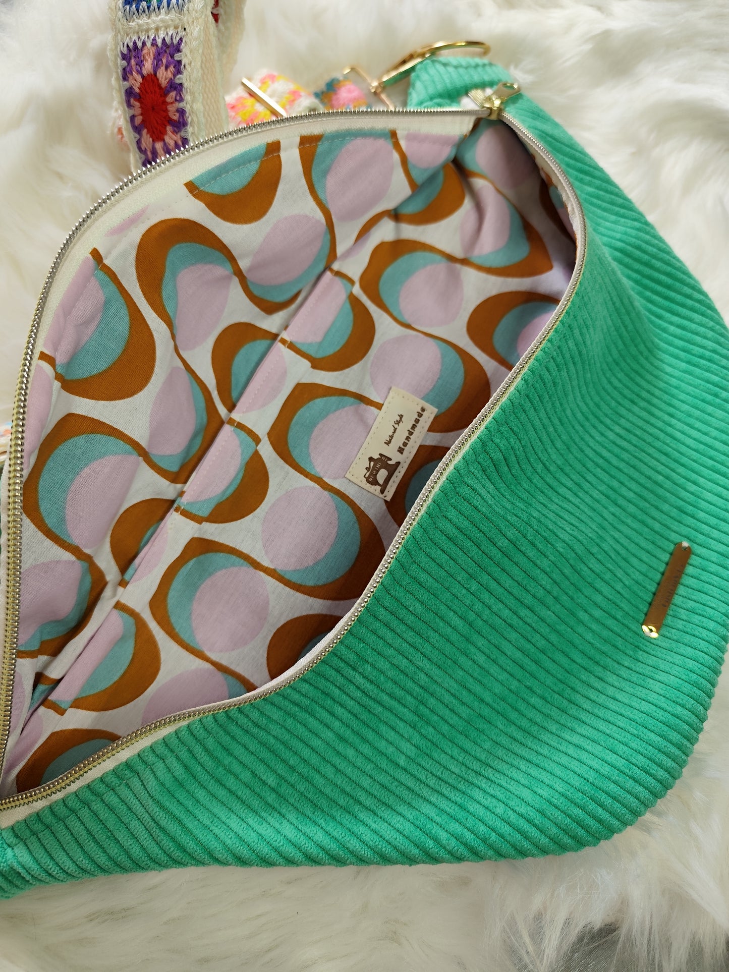 Sac banane velour côtelé vert brésil sangle crochet