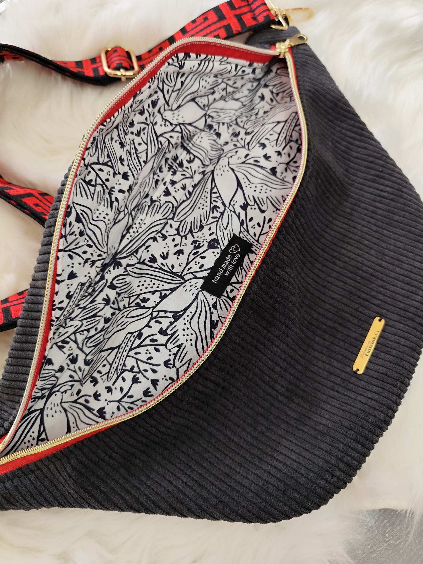 Sac banane velour côtelé noir détail rouge