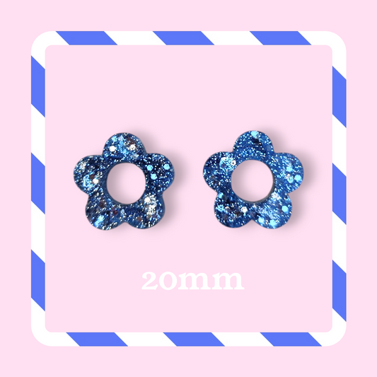 Charms fleurs pailletées bleu glacial
