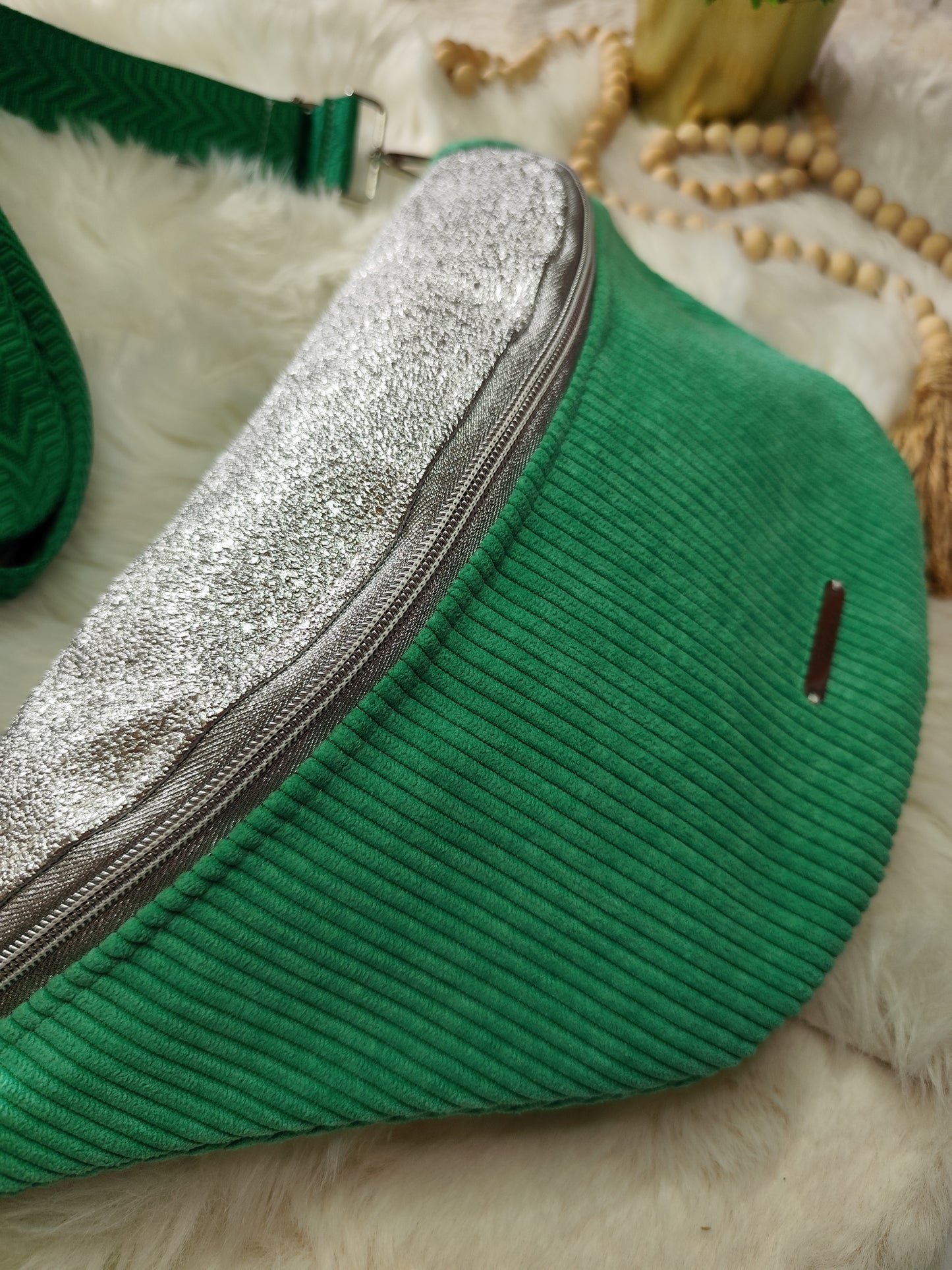 Sac banane velour côtelé vert brésil capot cuir vegan argent