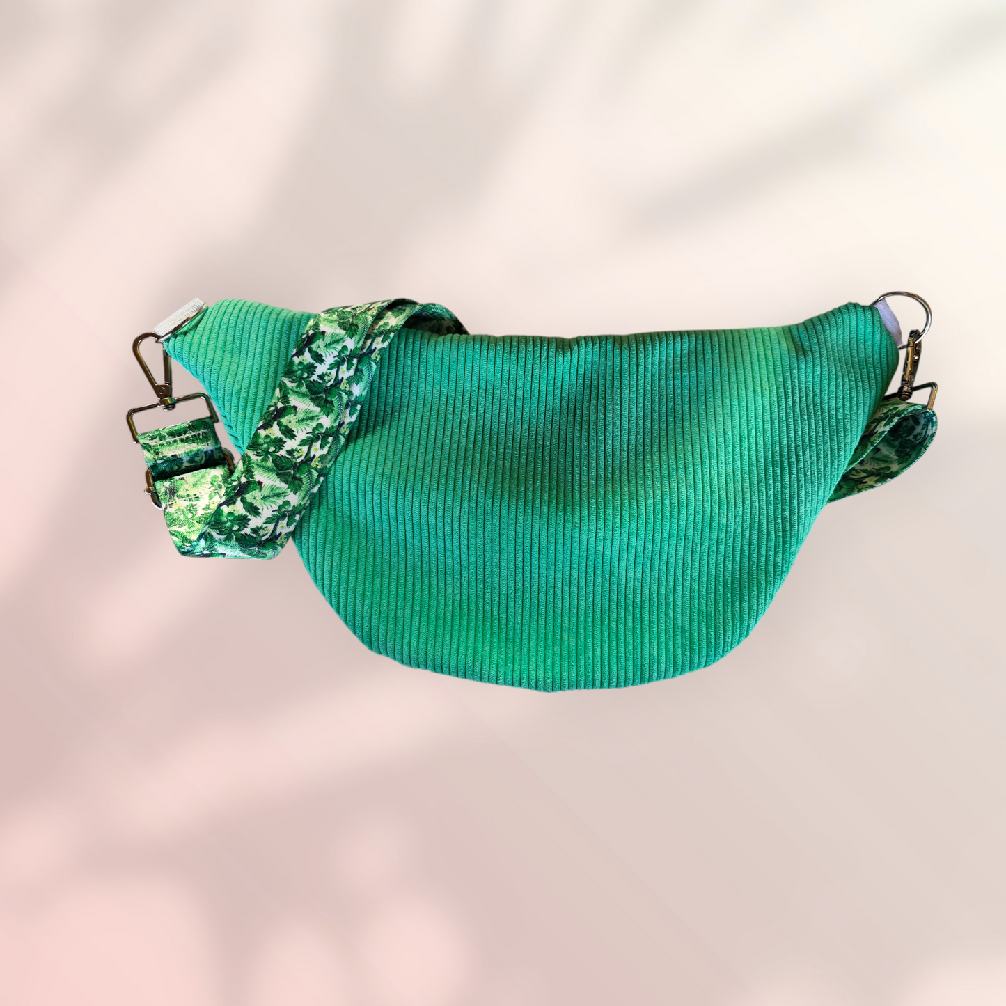 Sac banane velour côtelé vert brésil capot cuir vegan argent