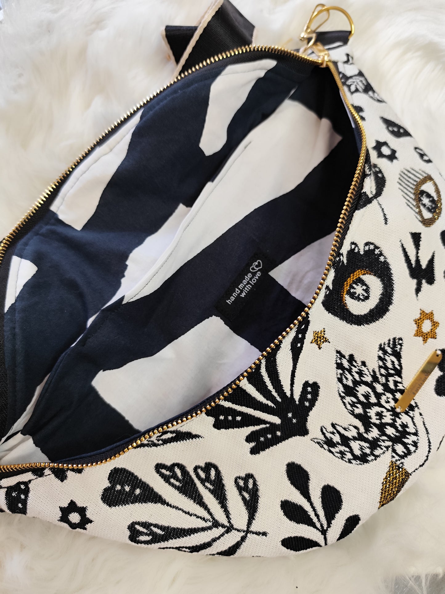Sac banane motif mystique noir or fond clair