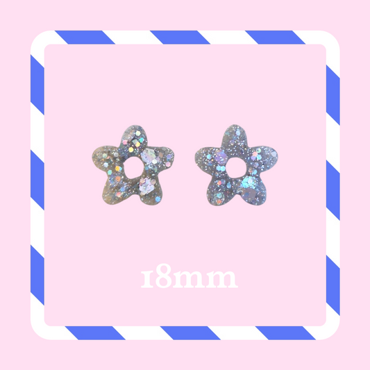 Charms petites fleurs paillettes argent clair