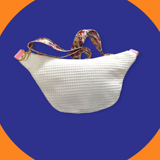 Sac banane nid d'abeilles blanc écru détail rose