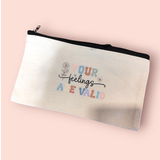 Petite Pochette à Zip écru "yours feelings are valid"